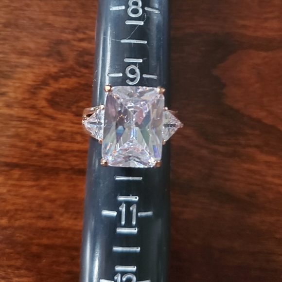 Sparkling CZ Clear Stone Statement Ring Sz 9.75 - Picture 2 of 4